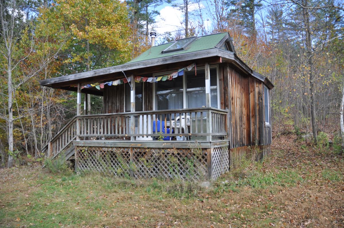 Click the image to see more pictures of Yeshe retreat cabin.